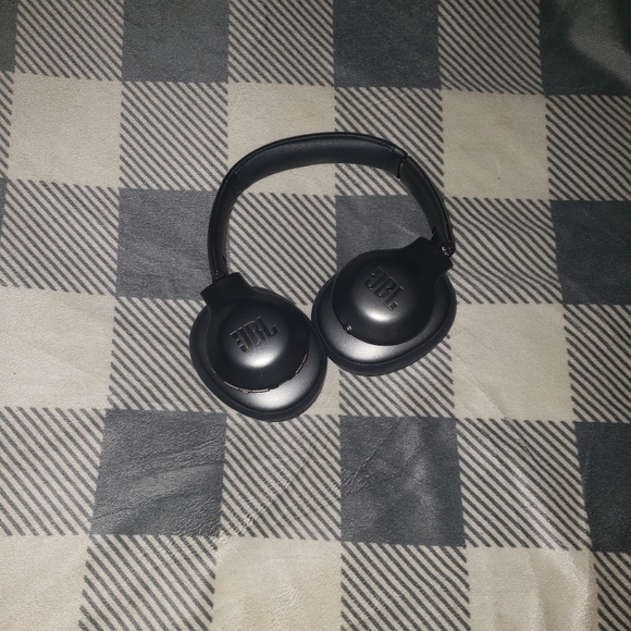 Jbl everest elite wireless headphones. - Picture 2 of 5
